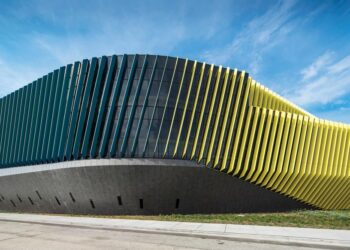 Gradients: The Dynamic Visual Comeback in Modern Design